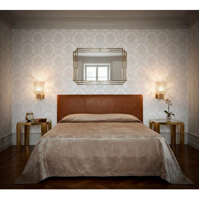 Refined and delicate design for this transparent pink Murano glass wall light. Refinement and class, typical of Murano...