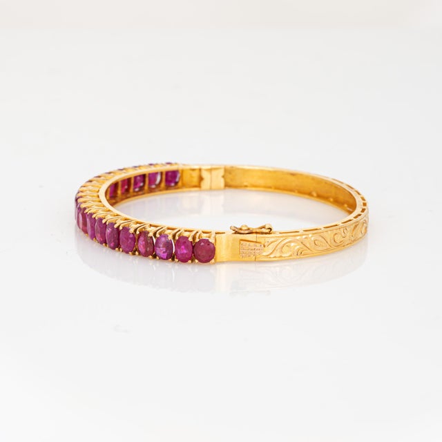 Mid-Century Modern Vintage 10ct Ruby Bangle Bracelet 18k Yellow Gold High Karat Estate Fine Jewelry For Sale - Image 3 of 6