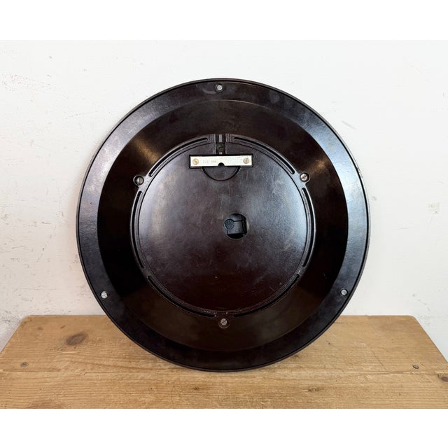 Industrial Bakelite Factory Wall Clock from Pragotron, 1970s For Sale - Image 17 of 18