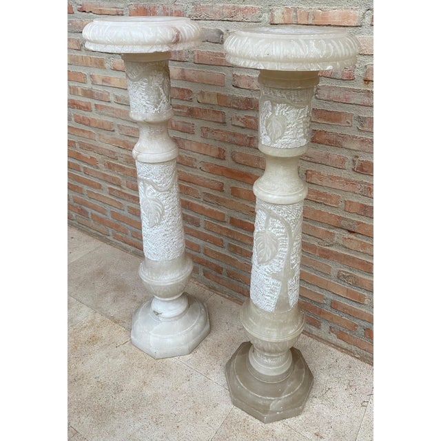 Traditional Italian Empire Carved Carrara Marble Pedestal Tables, 1890s, Set of 2 For Sale - Image 3 of 18