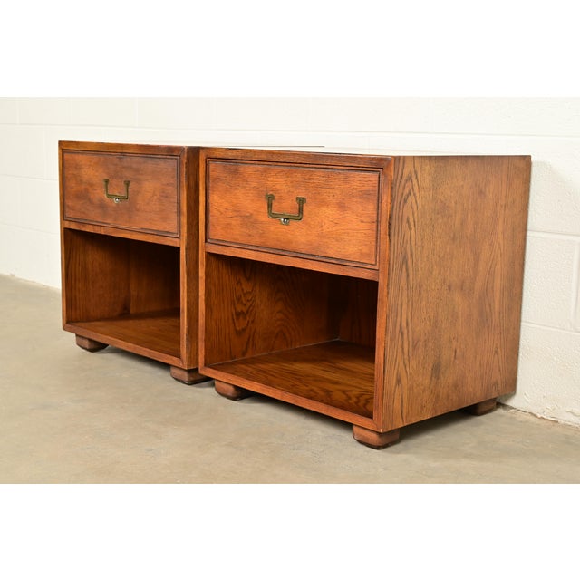 Henredon Mid-Century Modern Campaign Oak Nightstands, Pair For Sale - Image 15 of 15