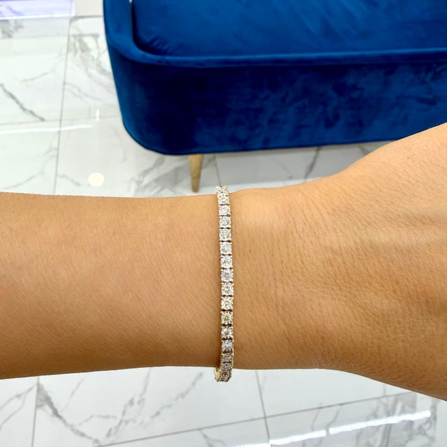 Gender: Mens Metal Type: 10K Yellow Gold Length: 8.50 inches Width: 3.70 mm Weight: 12.26 grams Man's 10K yellow gold,...