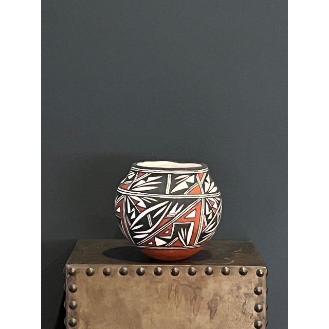 Native American Late 20th Century Acoma Pueblo Polychrome Pottery Seed Jar by C. Estevan - New Mexico - 5"x5" For Sale - Image 3 of 10
