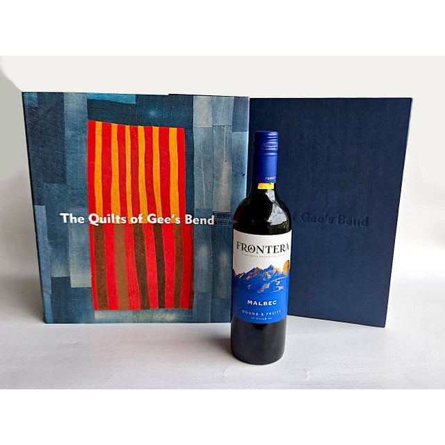 Offered is a smashing 1st edition book, "The Quilts of Gee's Bend", published in 2002 to accompany the exhibition of the...