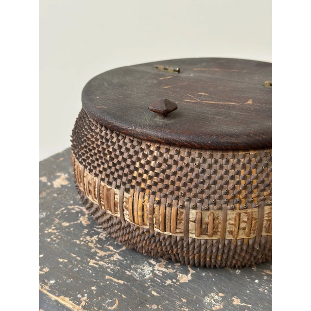 Rustic Antique Folk Art Ash + Crate Basket Mi'kmaq / Passamaquoddy Made Sewing Box, Circa Early 20th Century For Sale - Image 3 of 16