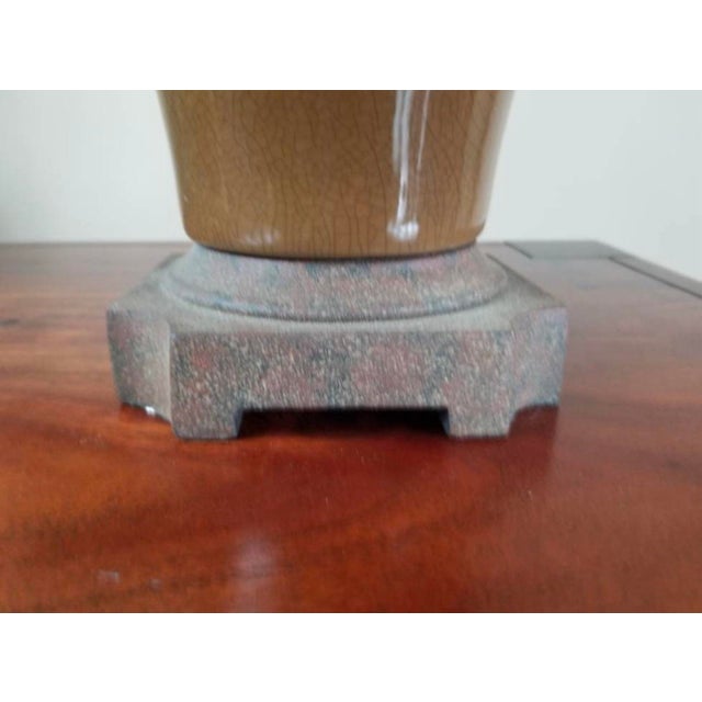 Mid 20th Century Urn Shaped Lamp With Metal Fronds Asian Inspired Jungle Chic Scrolling Metal Handles Moss Brown Crackle Glaze For Sale - Image 5 of 9