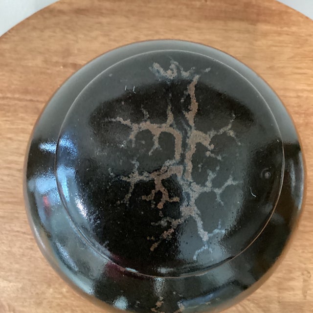 This vintage Chinese black glaze pottery urn/ginger jar is a stunning piece that will add a touch of elegance to any...