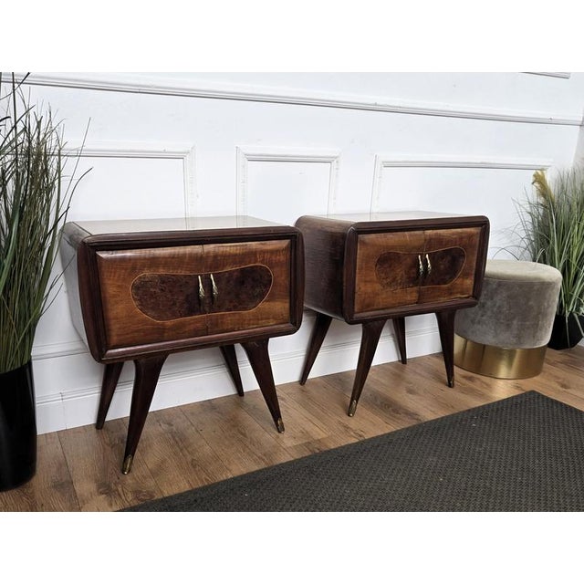 1950s Mid-Century Art Deco Italian Nightstands in Walnut and Glass Top, 1950s, Set of 2 For Sale - Image 5 of 10