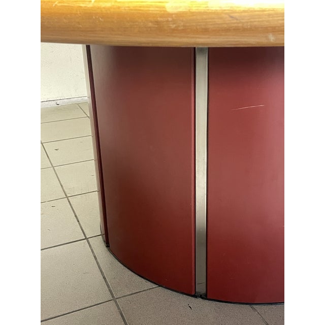 Large round table from the 1980s with a burgundy lacquered metal base and chromed metal trim. Thick wooden top. Perfect...