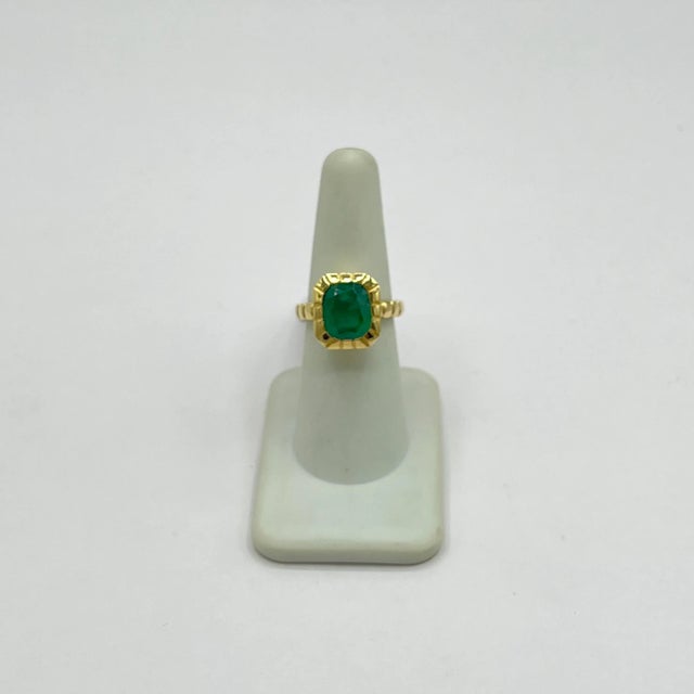 Metal 5 Carat Emerald Cushion Ring in 18k Yellow Gold, Size 6.5 For Sale - Image 7 of 8