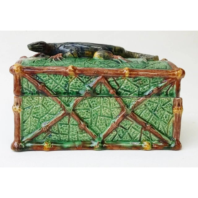 Majolica Palissy box with a large lizard handle unsigned Saint Honore Les Bains, circa 1880.