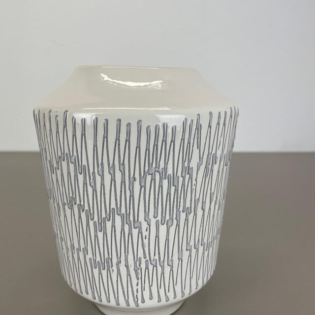 Vintage White Zig Zag Fat Lava Ceramic Vase from Ilkra Ceramics, 1970s For Sale - Image 13 of 18