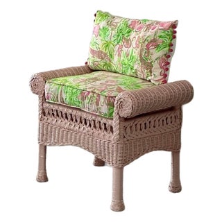 1970s Hollywood Regency Pink Wicker Vanity Stool & Matching Pillow Set – Tailored Lilly Pulitzer "On Parade" Cushion For Sale