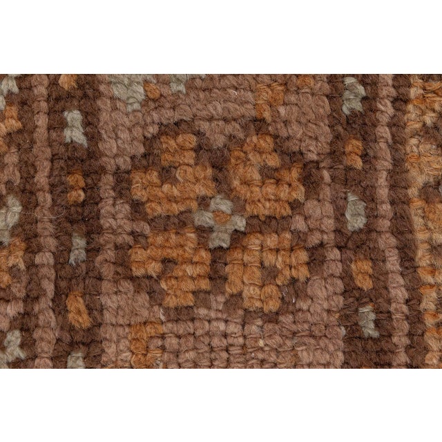 This stunning 1920s Turkish Oushak rug exemplifies the masterful craftsmanship and aesthetic nuance that define Anatolian...