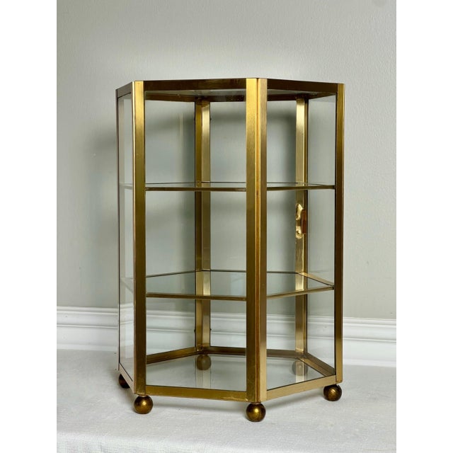 Brass Three-Tier Hexagon Tabletop Vitrine Display Case, Curio Cabinet, 1970s, 15" For Sale In Philadelphia - Image 6 of 10