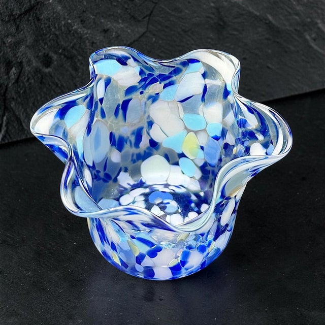 1990s Vintage MCM Signed Hand Blown Confetti Ruffled Art Glass Bowl Handkerchief Vase For Sale - Image 5 of 5