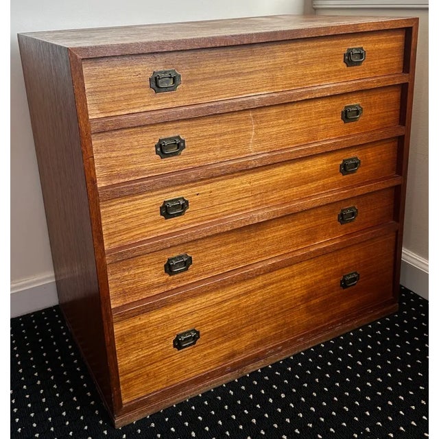 Vintage Mid-Century Modern Teak 5-Drawer Chest With Brass Drop Handles For Sale - Image 13 of 15