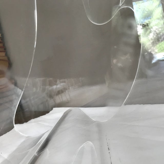 1980s Guzzini Italy Lucite Large Organically Shaped Vase For Sale - Image 5 of 9