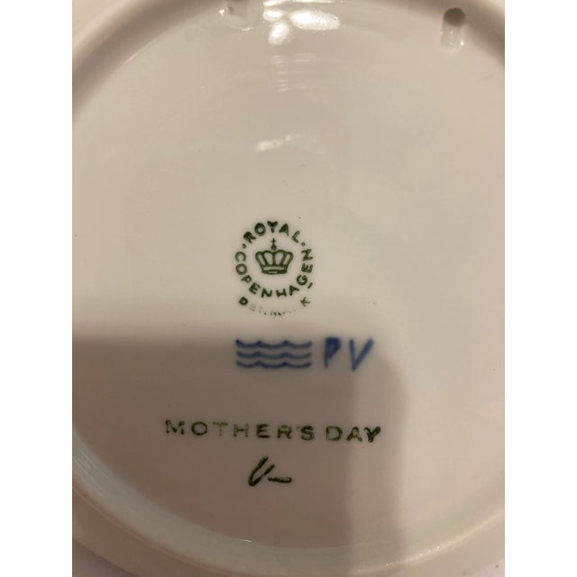 Royal Copenhagan Royal Copenhagen Blue & White Mother's Day 1973 Decorative Plate For Sale - Image 4 of 5