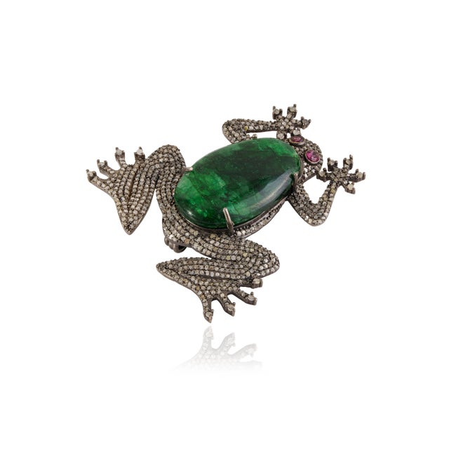 Vintage Style Hollywood Regency 13 Carat Emerald Ruby & Diamond Frog Brooch Pendant For Sale - Image 4 of 14
