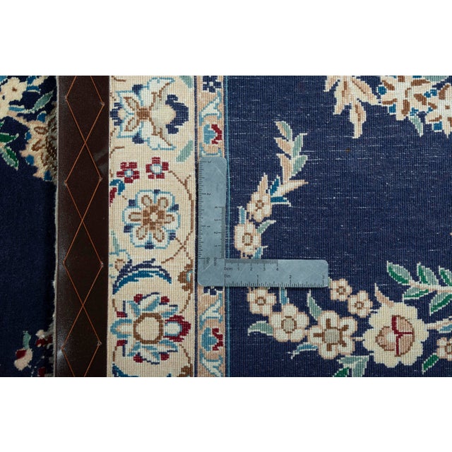 Hand-Knotted Oriental Rug in Wool For Sale - Image 9 of 10