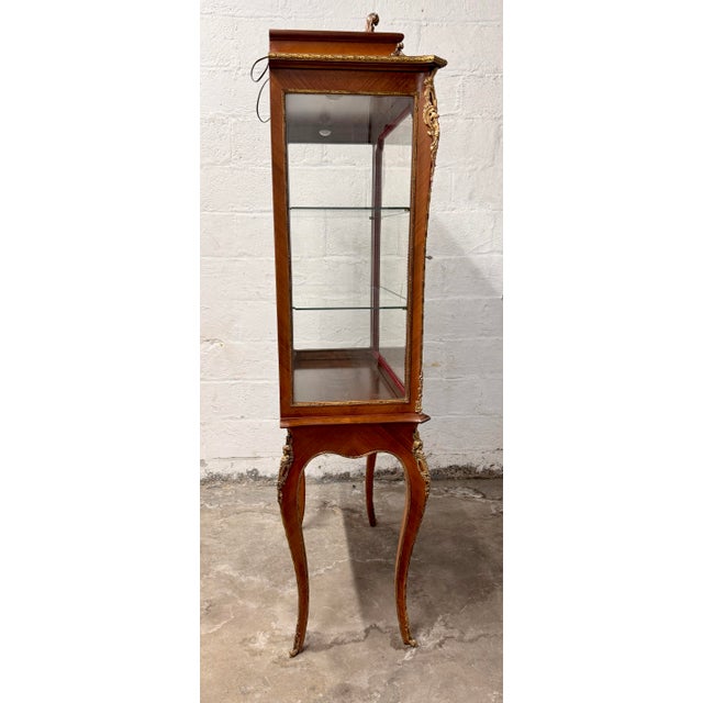 French Early 20th Century Louis XV Style Vitrine For Sale - Image 3 of 15