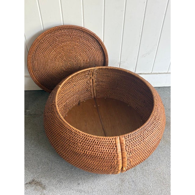 1950s-60s midcentury wicker round coffee table/storage ottoman with removable tray top. Excellent condition.