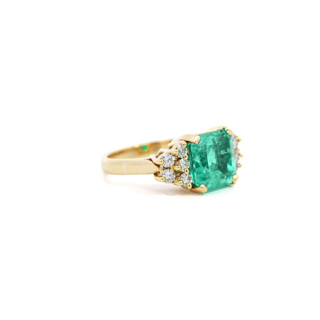 Metal Gia Certified 4 Carat Colombian Minor Oil Emerald & Diamond Engagement Ring, Size 6.75 For Sale - Image 7 of 8