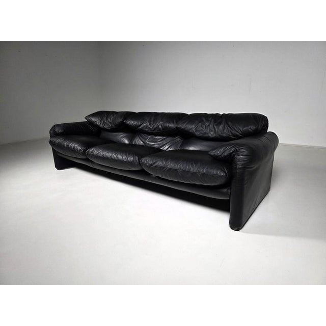 Maralunga Sofa in Black Leather by Vico Magistretti for Cassina, 1970s For Sale - Image 10 of 10
