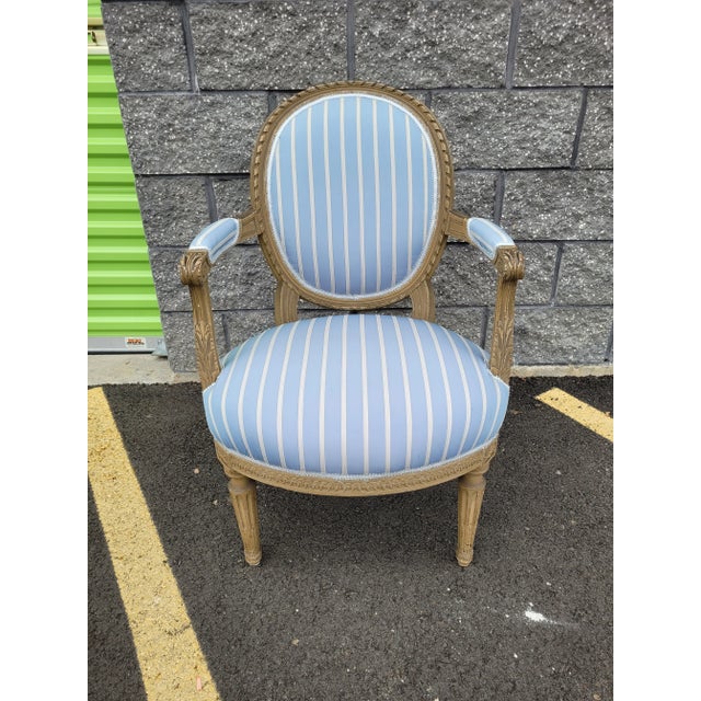 French Louis XVI-Style Painted Blue Silk Chair For Sale - Image 4 of 10