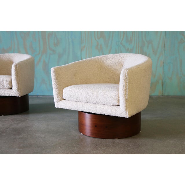 1960s Milo Baughman for Thayer Coggin Rosewood and Heavy Boucle Swivel Chairs For Sale - Image 9 of 14