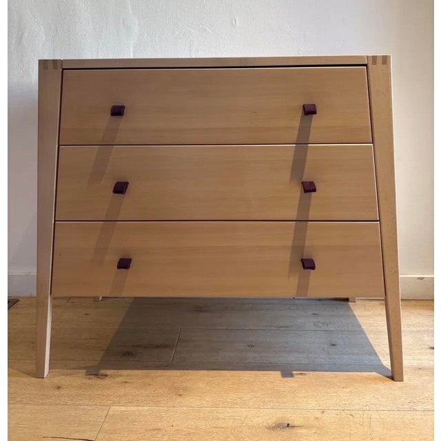 A beautifully made Leander Linea dresser, part of Leander's celebrated Danish design collection. Solid oak and beech...