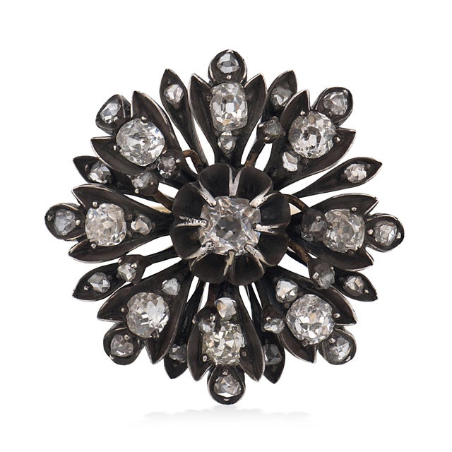 Victorian Late 19th Century Victorian 2.60 Carat Diamond 18k Yellow Gold Silver Flower Ring, Size 6.25 For Sale - Image 3 of 7