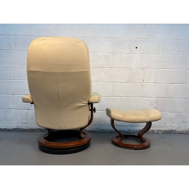 Mid-Century Modern Mid 20th Century "Stressless" Leather Recliner and Matching Ottoman by j.e Ekornes For Sale - Image 3 of 12