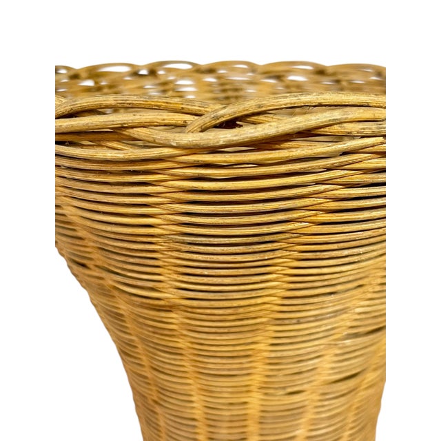 Early 20th Century Antique French Provincial Fluted Handmade Wicker Basket For Sale - Image 5 of 13