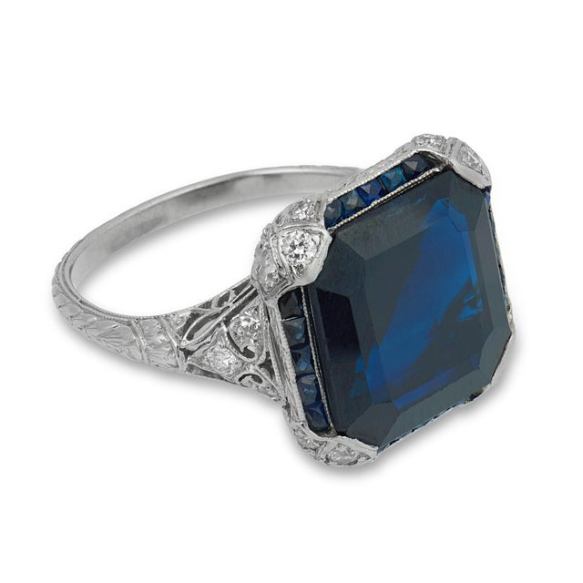 1930s Art Deco Gia 9.50 Carat No Heat Asscher Cut Sapphire Diamond Platinum Ring, Size 8 For Sale - Image 4 of 7
