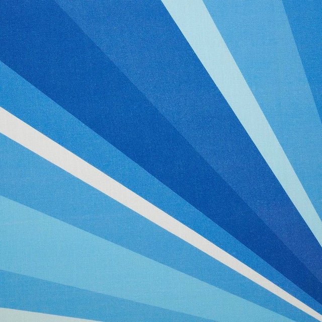 Schumacher SAMPLE - Schumacher x Trina Turk Sunbeam Print Indoor/Outdoor Panel Fabric In Horizon Blue For Sale - Image 4 of 4