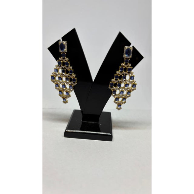 Modern Natural Sapphire 1.08cts & Diamond 1cts Earring in 14k Gold For Sale - Image 3 of 8