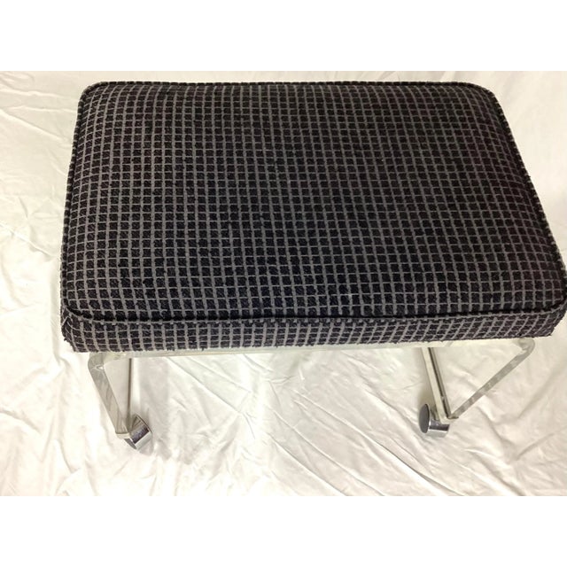 Mid-Century Modern Mid-Century Modernist Waterfall Lucite Stool with Chrome trim and Wheels For Sale - Image 3 of 9