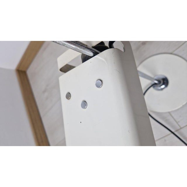 Mid-Century Modern Vintage Spider Table Lamp in White by Joe Colombo for Oluce, 1970s For Sale - Image 3 of 12