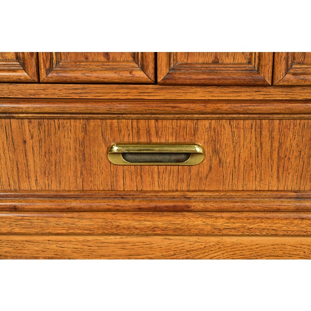 Brown Thomasville Mid-Century Modern Hollywood Regency Sculpted Walnut Campaign Nightstands, Pair For Sale - Image 8 of 17