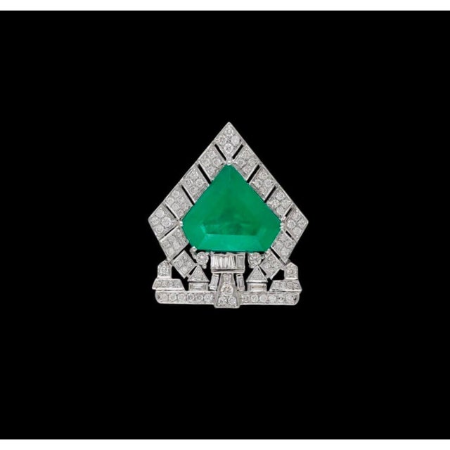 7 Ct Natural Emerald 1 Ct Brilliant cut Diamond Brooch /Pin 18 Kt White Gold For Sale - Image 18 of 18