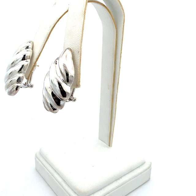 Contemporary Late 20th Century Tiffany & Co Omega Back Earrings Sterling Silver Estate, A Pair For Sale - Image 3 of 7