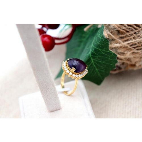 Metal Heart-Shaped Gold Ring with Diamonds in Brilliant Cut For Sale - Image 7 of 8