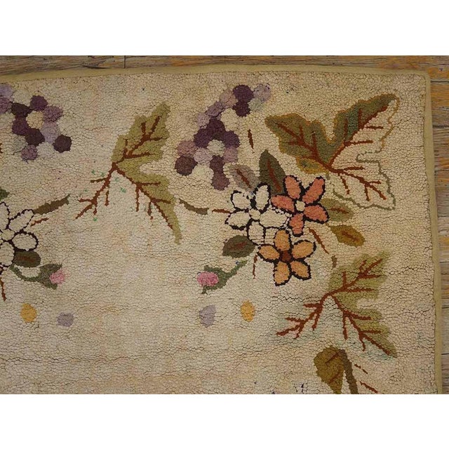 Textile 1930s Tan Beige Floral Folk Art Antique American Hooked Handknotted Wool Runner For Sale - Image 7 of 13