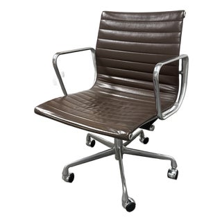 Herman Miller Eames Aluminum Group Chair For Sale