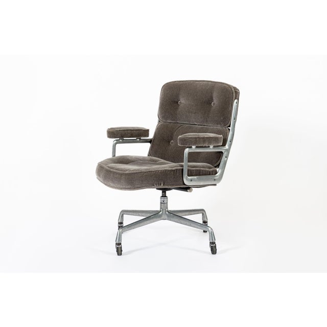 Mid-Century Modern Vintage Eames Time Life Gray Velvet Office Chair Herman Miller 1978 For Sale - Image 3 of 13