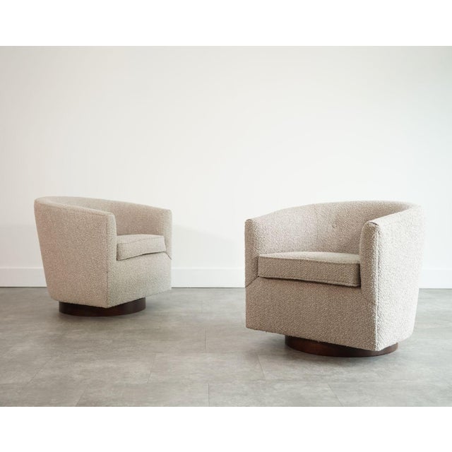 Mid-Century Modern Edward Wormley for Dunbar Swivel Chairs in Mahogany and Taupe Boucle, C. 1950s For Sale - Image 3 of 9