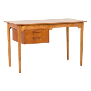 Small Mid-Centry Danish Desk in Teak and Oak, 1960s For Sale