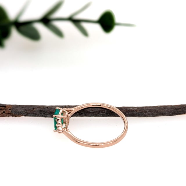 Fine Ethiopian Emerald Ring With Natural Diamond Accents in 14k Gold | Em 6x4mm For Sale In Columbus - Image 6 of 6